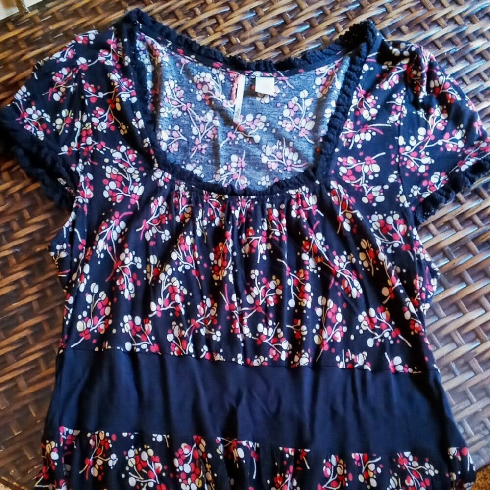 RARE Ric Rac Women's L Unique Berries Design Crochet Trim Flutter Sleeve Tunic - Picture 2 of 13